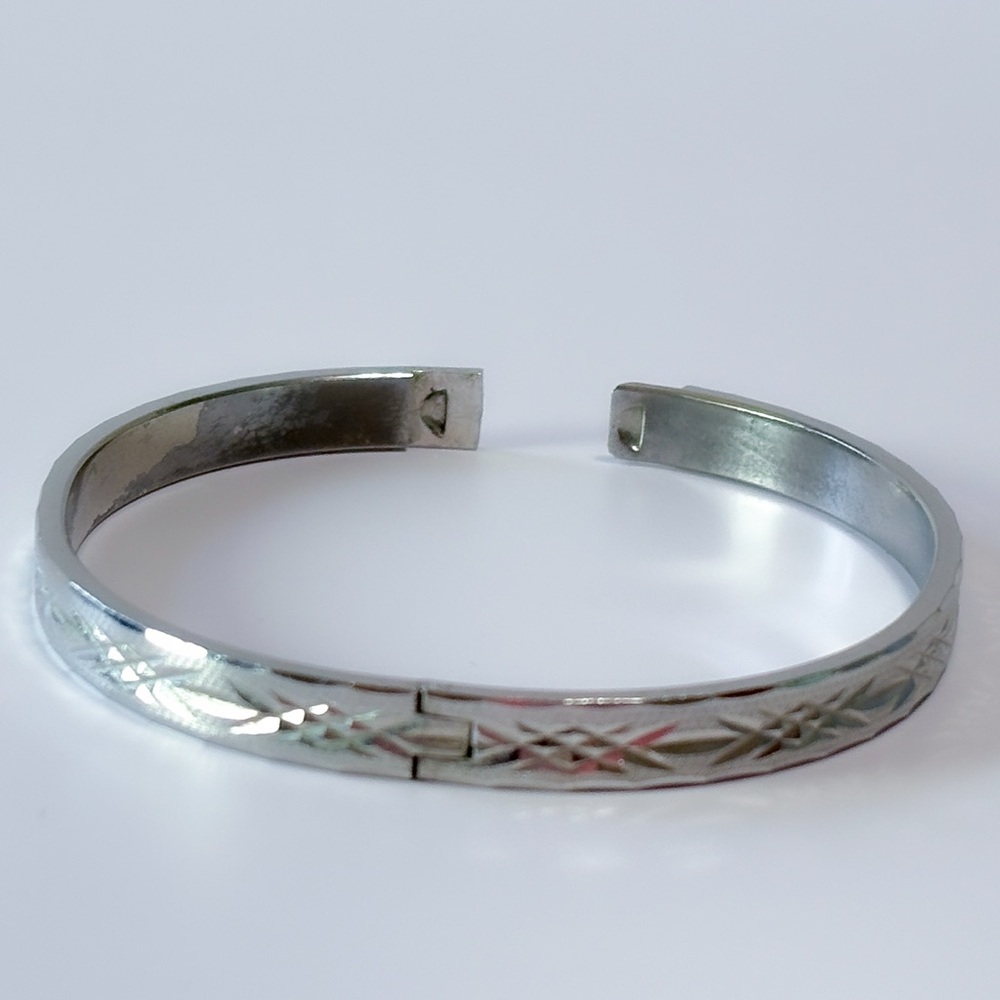 Vintage Silver Tone Diamond Cut Hinged Bangle - 6.75" -JT0335 - Picture 6 of 14